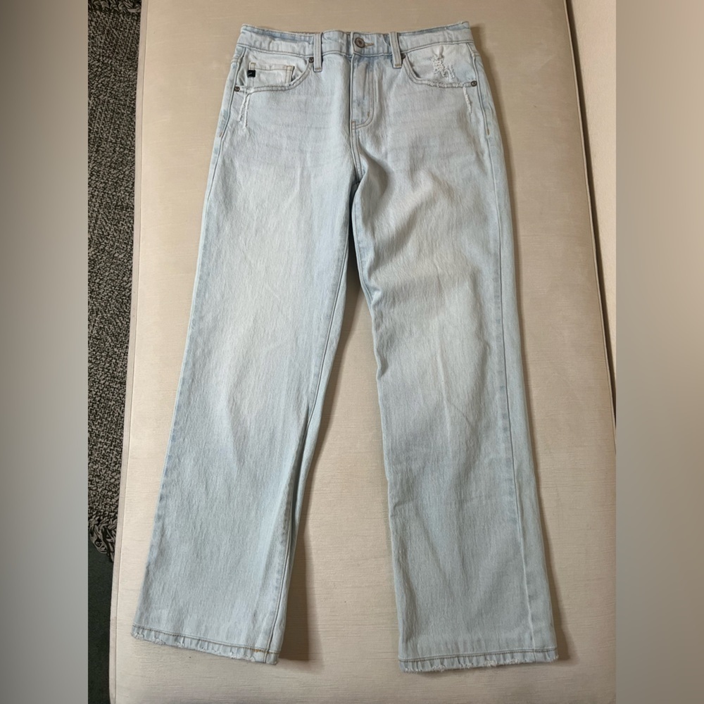 KanCan Jeans High Rise Light Wash Straight Leg Relaxed Fit 90s Style Denim